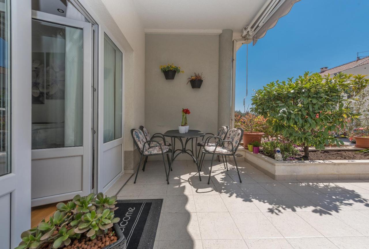 Long Apartment Makarska Exteriör bild