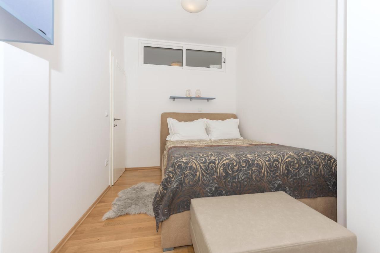 Long Apartment Makarska Exteriör bild