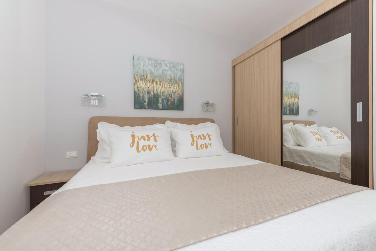 Long Apartment Makarska Exteriör bild