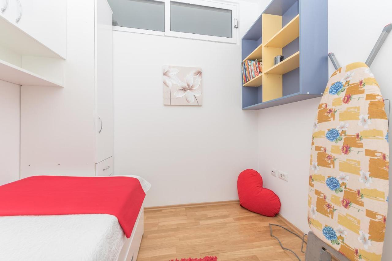 Long Apartment Makarska Exteriör bild
