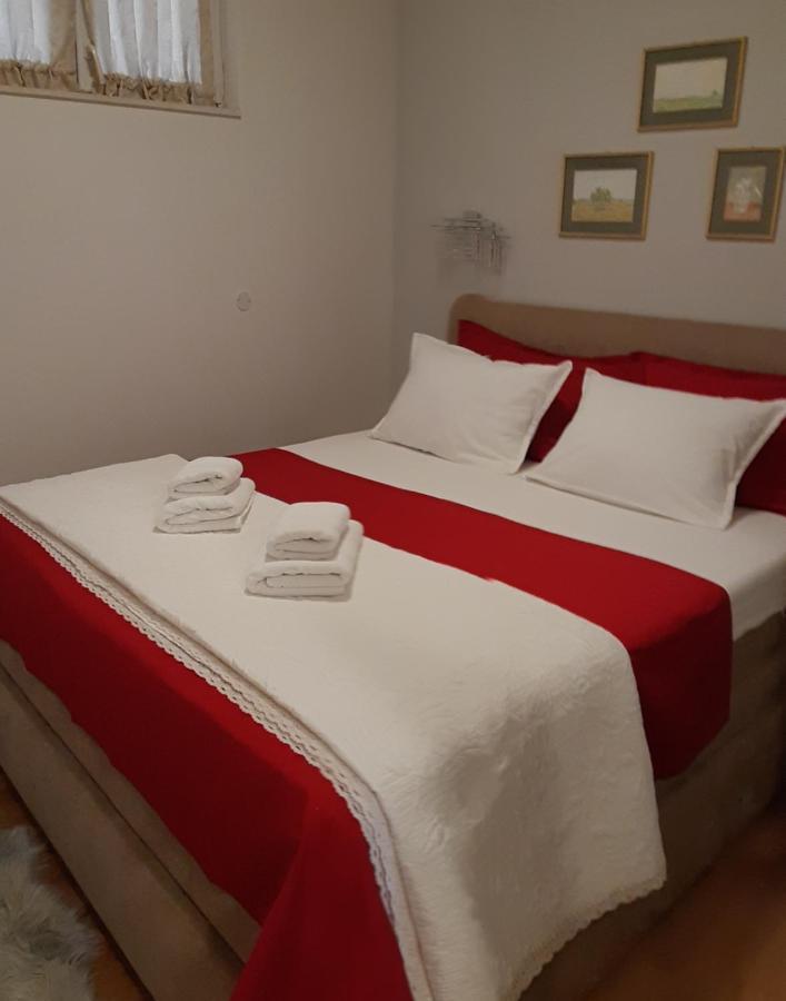Long Apartment Makarska Exteriör bild